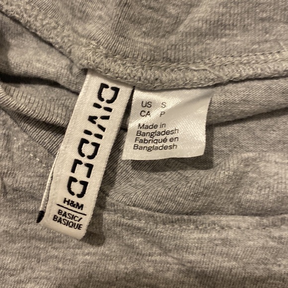 H&M basic tee - Picture 2 of 2